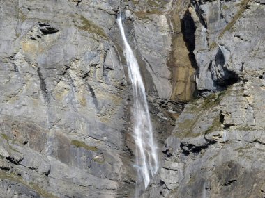 Aua dil Mer Şelaleleri veya Aua dil Mer Wasserfall (Wasserfaelle Aua da Fluaz oder Panixersee) Panixersee (Lag da Pigniu), Pigniu-Panix - Kanton Graubuenden, Schweiz)