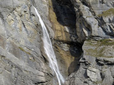 Aua dil Mer Şelaleleri veya Aua dil Mer Wasserfall (Wasserfaelle Aua da Fluaz oder Panixersee) Panixersee (Lag da Pigniu), Pigniu-Panix - Kanton Graubuenden, Schweiz)