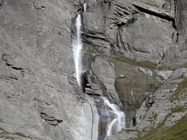 Aua dil Mer Şelaleleri veya Aua dil Mer Wasserfall (Wasserfaelle Aua da Fluaz oder Panixersee) Panixersee (Lag da Pigniu), Pigniu-Panix - Kanton Graubuenden, Schweiz)