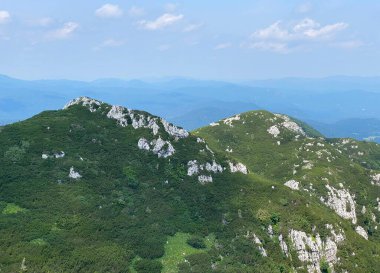 Veliki Risnjak 'ın milli parktaki muhteşem panoramik manzarası, Crni Lug - Hırvatistan (Velicanstveni panoramski pohpohladı sa vrha Veliki Risnjak u nacionalnom parku - Gorski kotar, Hrvatska)
