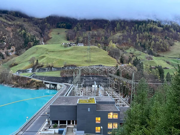 Mapragg enerji santrali veya Mapragg Gölü rezervuarındaki hidroelektrik santrali - Vadura, İsviçre (Kraftwerke Mapragg oder Wasserkraftwerk am Stausee Mapraggsee - Vadura, Schweiz)