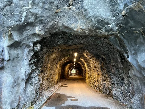 Тунелі Пішохідними Дорогами Біля Водосховища Gigerwaldsee Гігервальдське Озеро Tectonic Arena — стокове фото