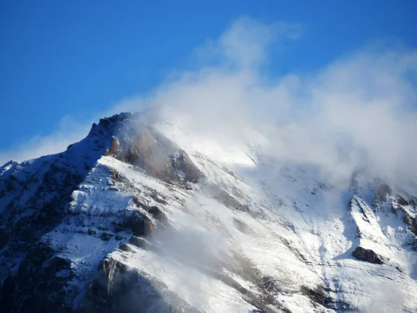 stock image Rocky alpine peak Haldensteiner Calanda (2805 m) in the Calanda mountain massif between the Taminatal and Rheintal river valleys, Vaettis - Canton of St. Gallen, Switzerland (Kanton St. Gallen, Schweiz)