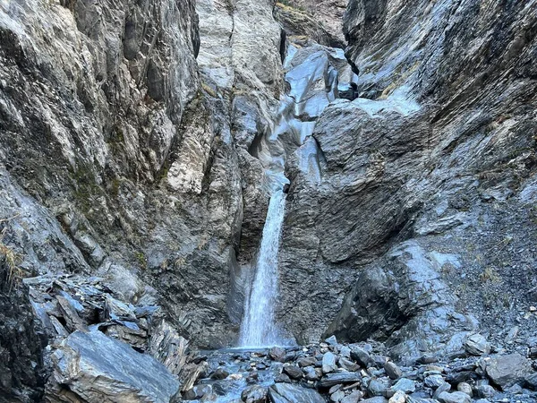 Cascate Sul Torrente Schrabach Nella Valle Alpina Calfeisental Nella Tectonic — Foto Stock