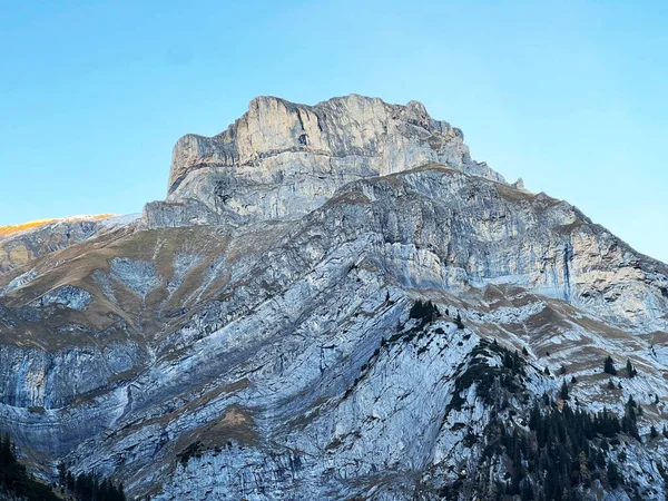 Rocky Alpine Huippu Drachenberg 2605 Yläpuolella Säiliö Järven Gigerwaldsee Unescon — kuvapankkivalokuva