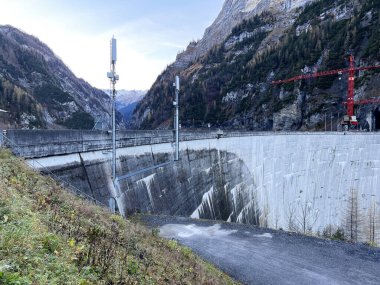 UNESCO Dünya Mirası Tektonik Arena Sardona 'daki Gigerwaldsee barajı (UNESCO-Welterbe Tektonikarena Sardona), Vaettis - İsviçre / Schweiz