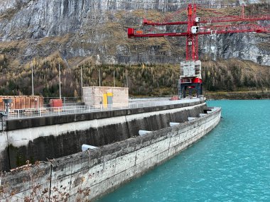 UNESCO Dünya Mirası Tektonik Arena Sardona 'daki Gigerwaldsee barajı (UNESCO-Welterbe Tektonikarena Sardona), Vaettis - İsviçre / Schweiz