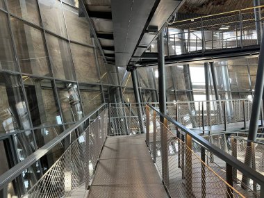 Merdiven ve tesisatı olan Vukovar su kulesinin içi, Hırvatistan (Unutrasnjost vukovarskog vodotornja sa stubistem i instacijama - Srijem, Hrvatska)