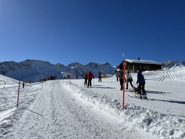 Excellently arranged and cleaned winter trails for walking, hiking, sports and recreation in the area of the Swiss tourist winter resort of Arosa - Canton of Grisons, Switzerland (Schweiz)