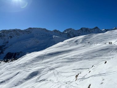 Wonderful winter hiking trails and traces in the fresh alpine snow cover of the Swiss Alps and over the tourist resort of Arosa - Canton of Grisons, Switzerland (Schweiz)