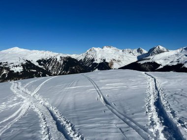Wonderful winter hiking trails and traces in the fresh alpine snow cover of the Swiss Alps and over the tourist resort of Arosa - Canton of Grisons, Switzerland (Schweiz)