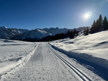 Excellently arranged and cleaned winter trails for walking, hiking, sports and recreation in the area of the Swiss tourist winter resort of Arosa - Canton of Grisons, Switzerland (Schweiz)