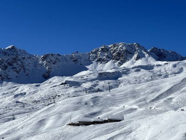 Snow-capped alpine peak Parpaner Weisshorn (2824 m) in the Plessur Alps mountain range (Plessur-Alpen or Plessurgebirge) and over the tourist resort of Arosa - Canton of Grisons, Switzerland (Schweiz)