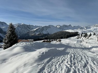 Wonderful winter hiking trails and traces in the fresh alpine snow cover of the Swiss Alps and over the tourist resort of Arosa - Canton of Grisons, Switzerland (Schweiz)