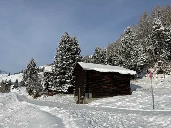 Antigua Arquitectura Rural Suiza Tradicional Granjas Ganaderas Alpinas Ambiente Invernal — Foto de Stock