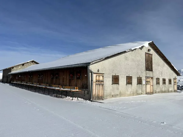 스위스의 알프스 휴양지 스위스 바이츠 겨울철 환경에서는 전통적으로 농장들 겨울을 — 스톡 사진