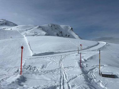 Excellently arranged and cleaned winter trails for walking, hiking, sports and recreation in the area of the Swiss tourist winter resort of Arosa - Canton of Grisons, Switzerland (Schweiz)