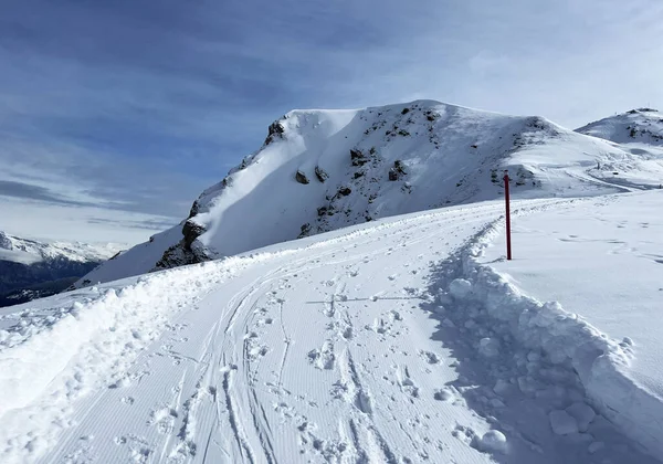 Hervorragend Präparierte Und Gereinigte Winterwanderwege Zum Wandern Sport Und Erholung Stockbild