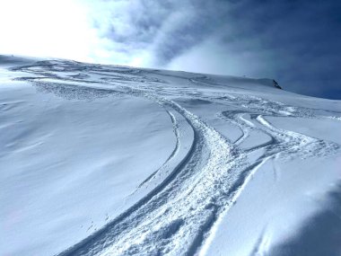 Wonderful winter hiking trails and traces in the fresh alpine snow cover of the Swiss Alps and over the tourist resort of Arosa - Canton of Grisons, Switzerland (Schweiz)