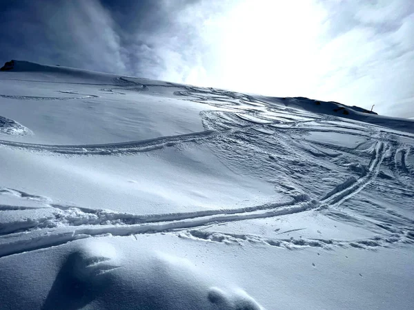 Υπέροχες Διαδρομές Για Χειμερινή Πεζοπορία Και Ίχνη Στο Φρέσκο Αλπικό — Φωτογραφία Αρχείου