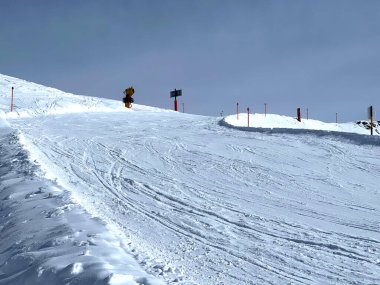 Amazing sport-recreational snowy winter tracks for skiing and snowboarding in the alpine Swiss tourist resort of Arosa - Canton of Grisons, Switzerland (Schweiz)