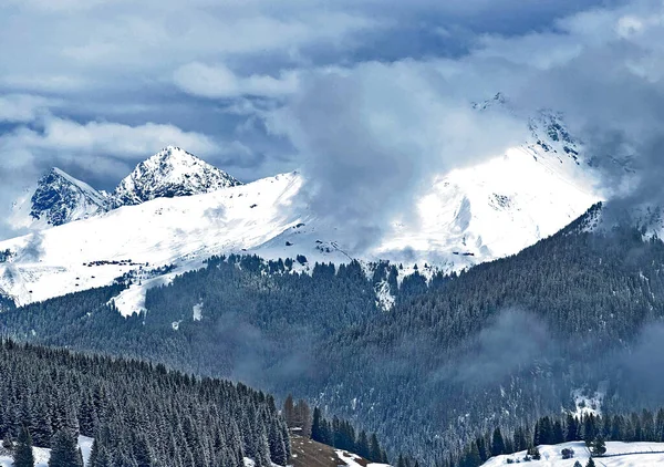 Lindas Nuvens Baixas Inverno Condensação Névoa Nos Alpes Suíços Sobre — Fotografia de Stock