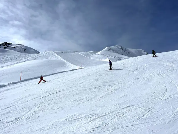 Fantastiska Sport Rekreation Snöiga Vinterspår För Skidåkning Och Snowboard Den — Stockfoto