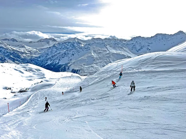 Amazing Sport Recreational Snowy Winter Tracks Skiing Snowboarding Alpine Swiss — Foto de Stock