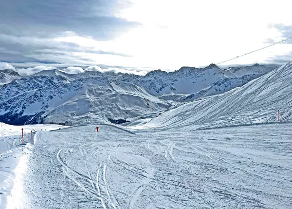 Fantastiska Sport Rekreation Snöiga Vinterspår För Skidåkning Och Snowboard Den — Stockfoto