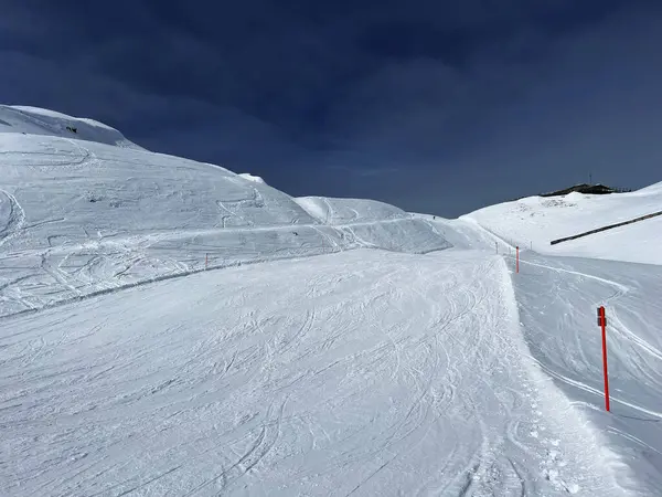 Csodálatos Sport Rekreációs Havas Téli Pályák Síelés Snowboard Alpesi Svájci — Stock Fotó