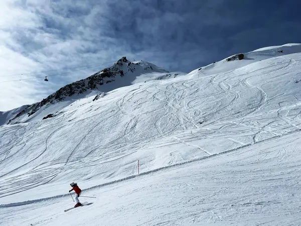 Úžasné Sportovní Rekreační Zasněžené Zimní Tratě Pro Lyžování Snowboarding Alpském — Stock fotografie