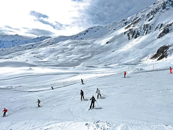 Amazing Sport Recreational Snowy Winter Tracks Skiing Snowboarding Alpine Swiss —  Fotos de Stock