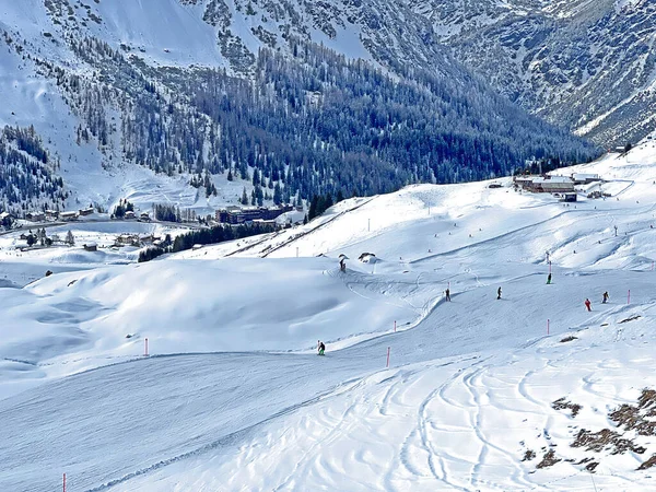 Amazing Sport Recreational Snowy Winter Tracks Skiing Snowboarding Alpine Swiss —  Fotos de Stock