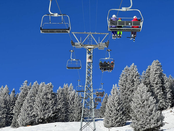 4pers. High speed chairlift (detachable) Pedra Grossa or 4er Hochgeschwindigkeits-Sesselbahn (Kuppelbar) Pedra Grossa in the Swiss winter resorts of Valbella and Lenzerheide - Canton of Grisons, Switzerland (Schweiz)