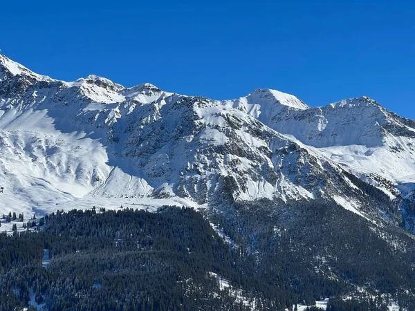 Gyönyörű Napsütötte Hófödte Alpesi Csúcsok Felett Svájci Turisztikai Sport Rekreációs — Stock Fotó