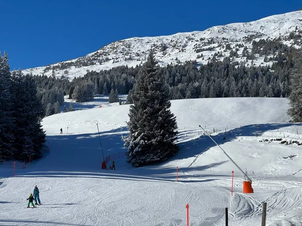 Sviçre Alpleri Ndeki Valbella Lenzerheide Tatil Beldelerinde Kayak Snowboard Yapmak — Stok fotoğraf