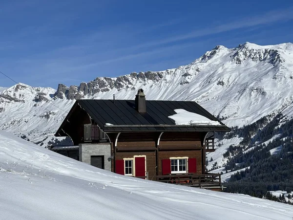 Casas Vacaciones Alpinas Suizas Villas Montaña Apartamentos Ambiente Invernal Los — Foto de Stock