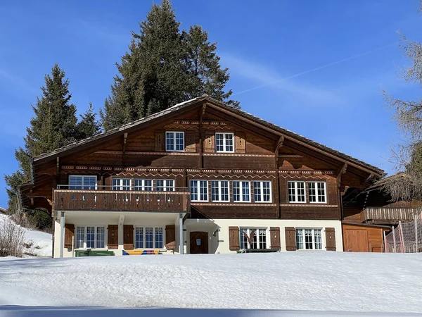 Schweizer Almferienhäuser Bergvillen Und Ferienwohnungen Winterlichen Ambiente Der Ferienorte Valbella — Stockfoto