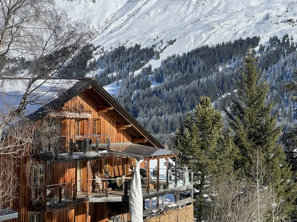 Schweizer Almferienhäuser Bergvillen Und Ferienwohnungen Winterlichen Ambiente Der Ferienorte Valbella — Stockfoto