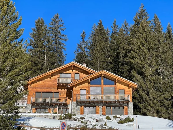 Casas Vacaciones Alpinas Suizas Villas Montaña Apartamentos Ambiente Invernal Los — Foto de Stock
