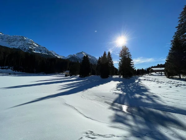 Типовий Зимовий Ідилій Замерзлому Вкритому Снігом Альпійському Озері Гайдзее Ігл — стокове фото