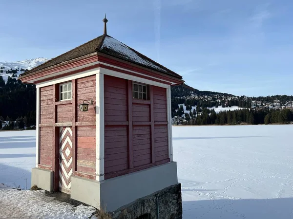 stock image A typical winter idyll on the frozen and snow-covered alpine lake Heidsee (Igl Lai See) in the Swiss winter resorts of Valbella and Lenzerheide - Canton of Grisons, Switzerland / Schweiz