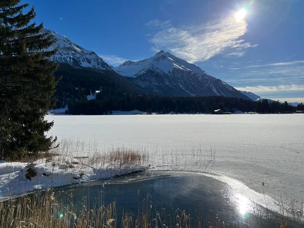 stock image A typical winter idyll on the frozen and snow-covered alpine lake Heidsee (Igl Lai See) in the Swiss winter resorts of Valbella and Lenzerheide - Canton of Grisons, Switzerland / Schweiz