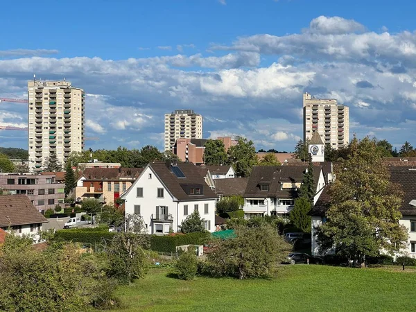 Una Vista Una Pequeña Ciudad Pintoresca Regensdorf Municipalidad Distrito Dielsdorf — Foto de Stock