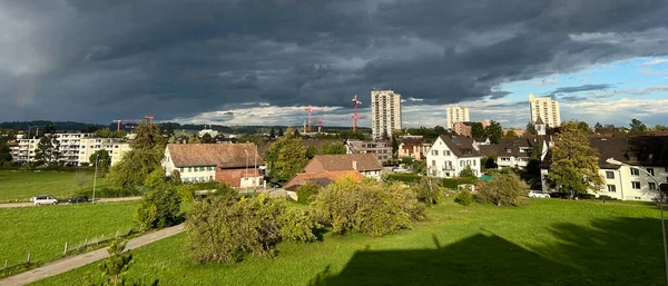 瑞士苏黎世州Dielsdorf区 Zuerich Regensdorf和市的一个风景如画的小镇 — 图库照片