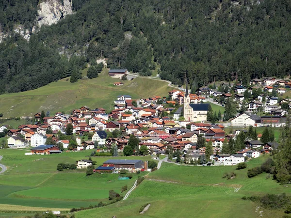 Alpejska Wioska Alvaneu Dorf Alvagni Vitg Południowo Wschodnim Zboczu Góry — Zdjęcie stockowe