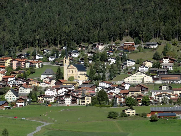 Aldeia Alpina Alvaneu Dorf Alvagni Vitg Encosta Sudeste Montanha Piz — Fotografia de Stock