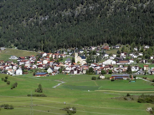 Den Alpina Byn Alvaneu Dorf Alvagni Vitg Den Sydöstra Sluttningen — Stockfoto