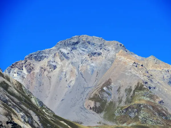Alto Pico Alpino Suizo Lenzerhorn 2906 Sobre Pueblo Turístico Agrícola — Foto de Stock