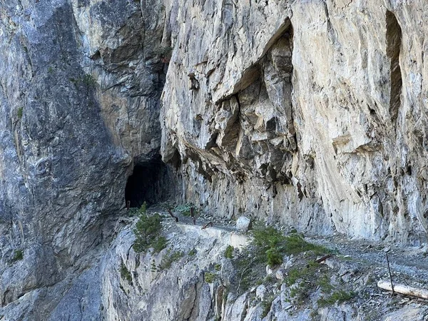 stock image An attractive hiking trail through the rocks of the Schaftobelbach alpine canyon and to the Schaftobelfall waterfall, Alvaneu Bad (Alvagni Bogn) - Canton of Grisons, Switzerland (Schweiz)